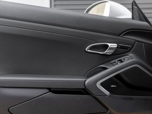 Certified 2024 Porsche 718 Boxster RWD image 22