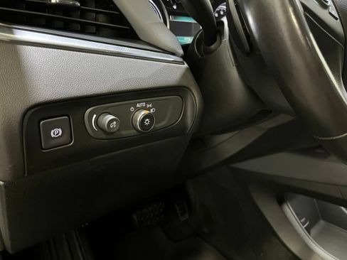 Used 2019 Buick Enclave Essence AWD/4WD image 17