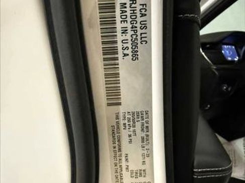 Certified 2023 Jeep Grand Cherokee Overland w/ Luxury Tech Group IV image 39