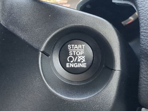 Used 2021 Jeep Compass Latitude w/ Driver Assistance Group image 28