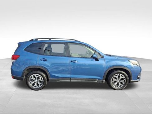Used 2023 Subaru Forester Premium image 7