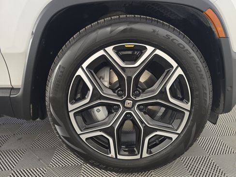 Used 2024 Rivian R1S Adventure AWD/4WD image 10
