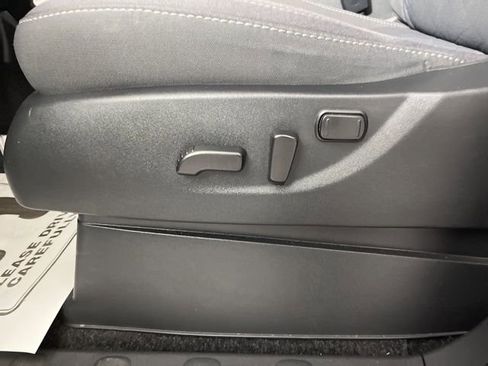 Used 2025 Nissan Frontier SV w/ SV Convenience Package image 32