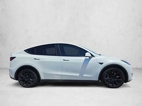 Used 2022 Tesla Model Y Long Range AWD/4WD image 4
