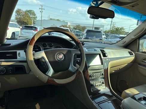 Used 2012 Cadillac Escalade ESV Luxury AWD/4WD image 23