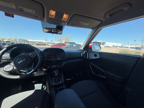 Used 2025 Kia Soul LX w/ LX Technology Package FWD image 35