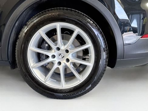 Certified 2025 Porsche Cayenne image 24