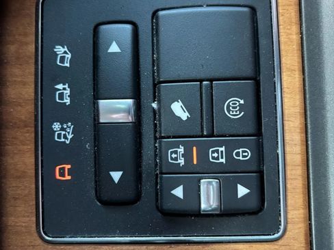 Used 2016 Land Rover LR4 HSE LUX image 18