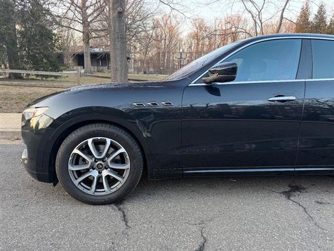 Used 2020 Maserati Levante image 13