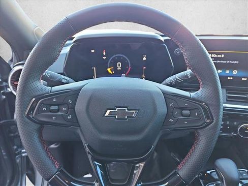 Used 2024 Chevrolet Trax RS w/ Sunroof Package image 13