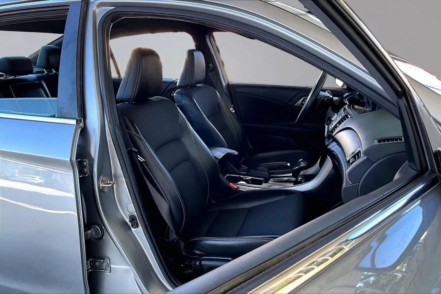 Used 2017 Honda Accord Sport image 25