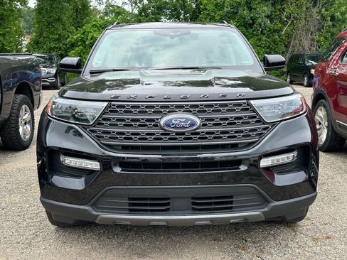 Used 2024 Ford Explorer XLT w/ Equipment Group 202A AWD/4WD image 2