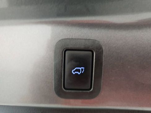 Used 2018 Toyota Highlander SE image 34