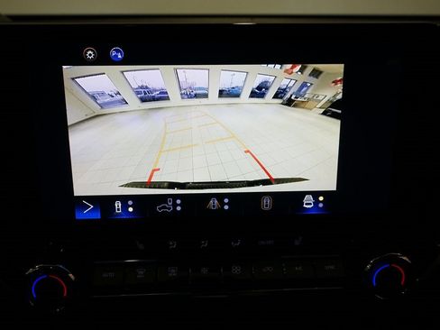 Used 2024 Chevrolet Colorado Z71 image 18