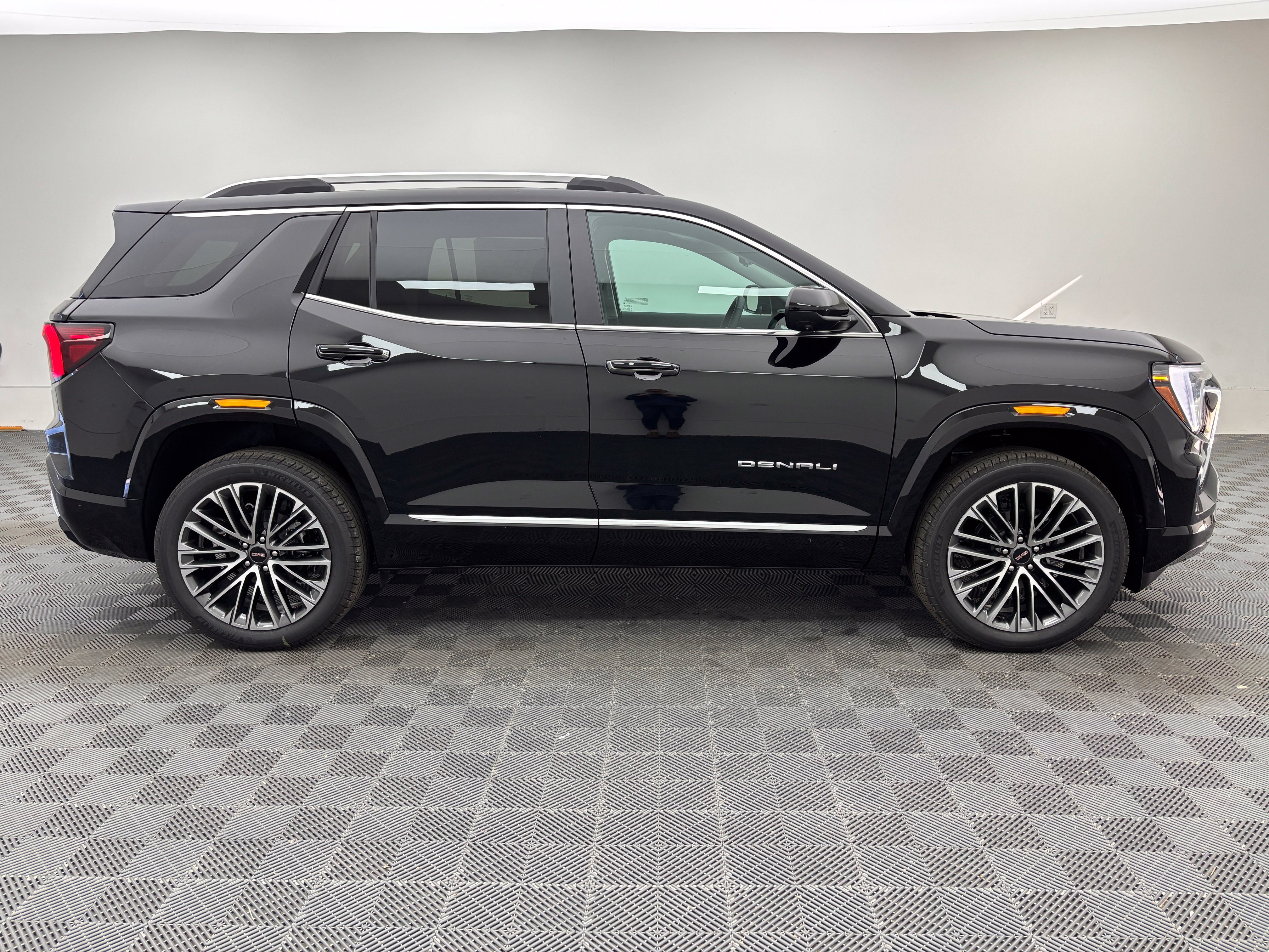 New 2027 GMC Terrain Denali w/ LPO, Floor Liner Package AWD/4WD image 9