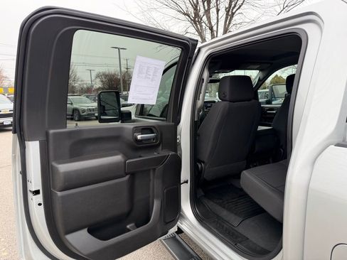 Used 2022 Chevrolet Silverado 2500 Custom w/ Custom Convenience Package image 17