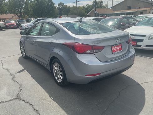 Used 2015 Hyundai Elantra SE w/ Option Group 02 FWD image 7