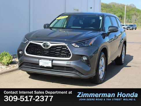 Used 2024 Toyota Highlander LE AWD/4WD image 25
