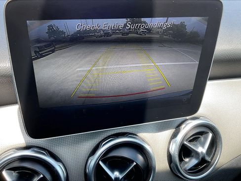 Used 2018 Mercedes-Benz GLA 250 w/ Premium Package image 28