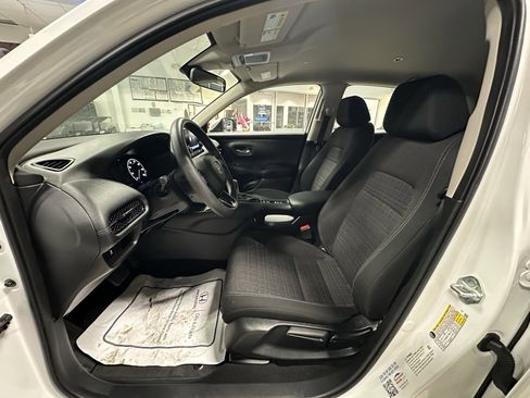 Used 2023 Honda HR-V LX image 8