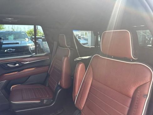 Used 2023 GMC Yukon Denali Ultimate AWD/4WD image 7