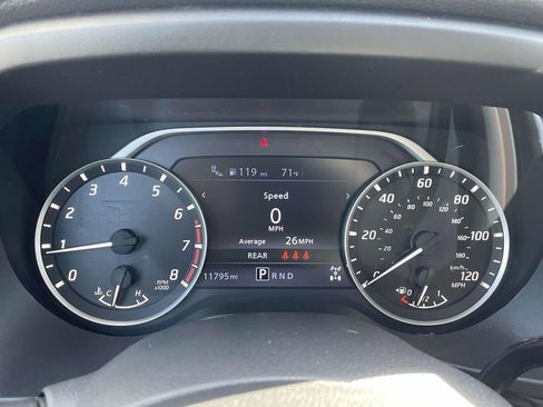 Used 2024 Nissan Titan SV w/ SV Convenience Package image 24