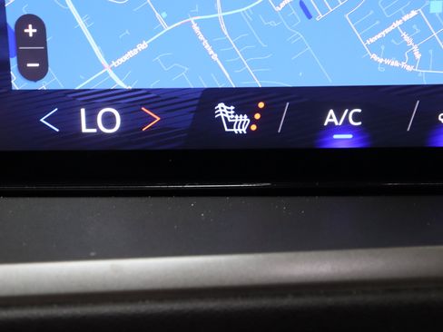 Used 2025 Chevrolet Traverse LT w/ Midnight/Sport Edition image 23