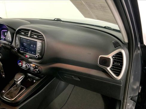 Certified 2025 Kia Soul LX w/ LX Technology Package FWD image 16