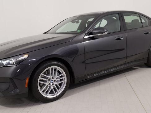 Used 2024 BMW 530i image 3