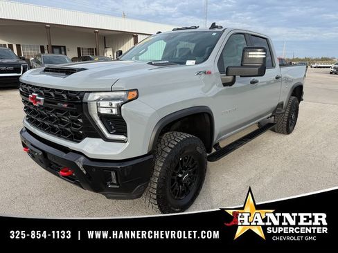 Used 2025 Chevrolet Silverado 2500 ZR2 w/ Technology Package image 1