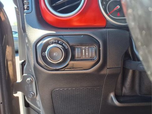 Used 2021 Jeep Wrangler Unlimited Rubicon AWD/4WD image 34