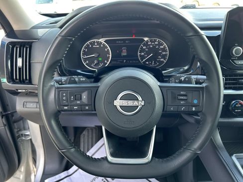 Used 2025 Nissan Pathfinder SV FWD image 19