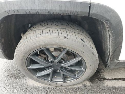 Used 2023 Jeep Grand Cherokee L Limited image 9