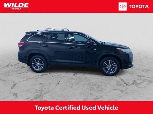 Certified 2019 Toyota Highlander XLE AWD/4WD image 2