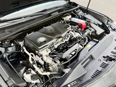 Used 2019 Toyota Camry LE image 12