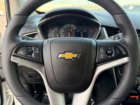 Used 2021 Chevrolet Trax LT w/ Driver Confidence Package AWD/4WD image 16