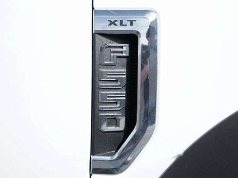 Used 2017 Ford F550 2WD Regular Cab Super Duty image 46