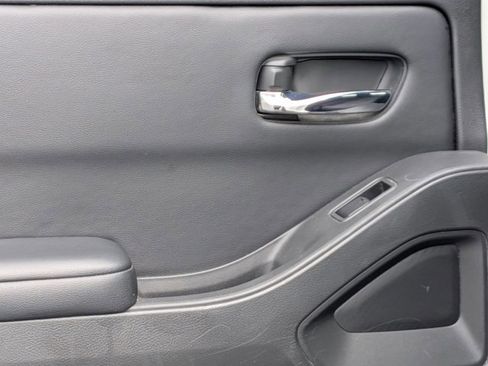 Certified 2025 Nissan Frontier SV image 25