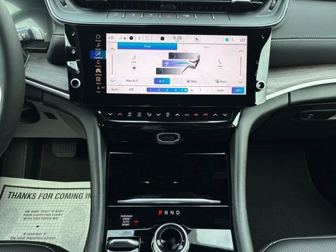 New 2026 Jeep Grand Cherokee L Limited w/ Luxury Tech Group II AWD/4WD image 22
