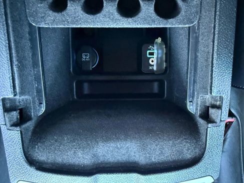 Used 2012 Chrysler 300 Limited image 28