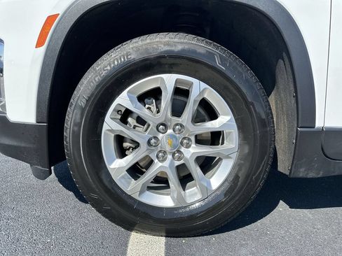 Used 2023 Chevrolet Traverse LS w/ Safety Package FWD image 18