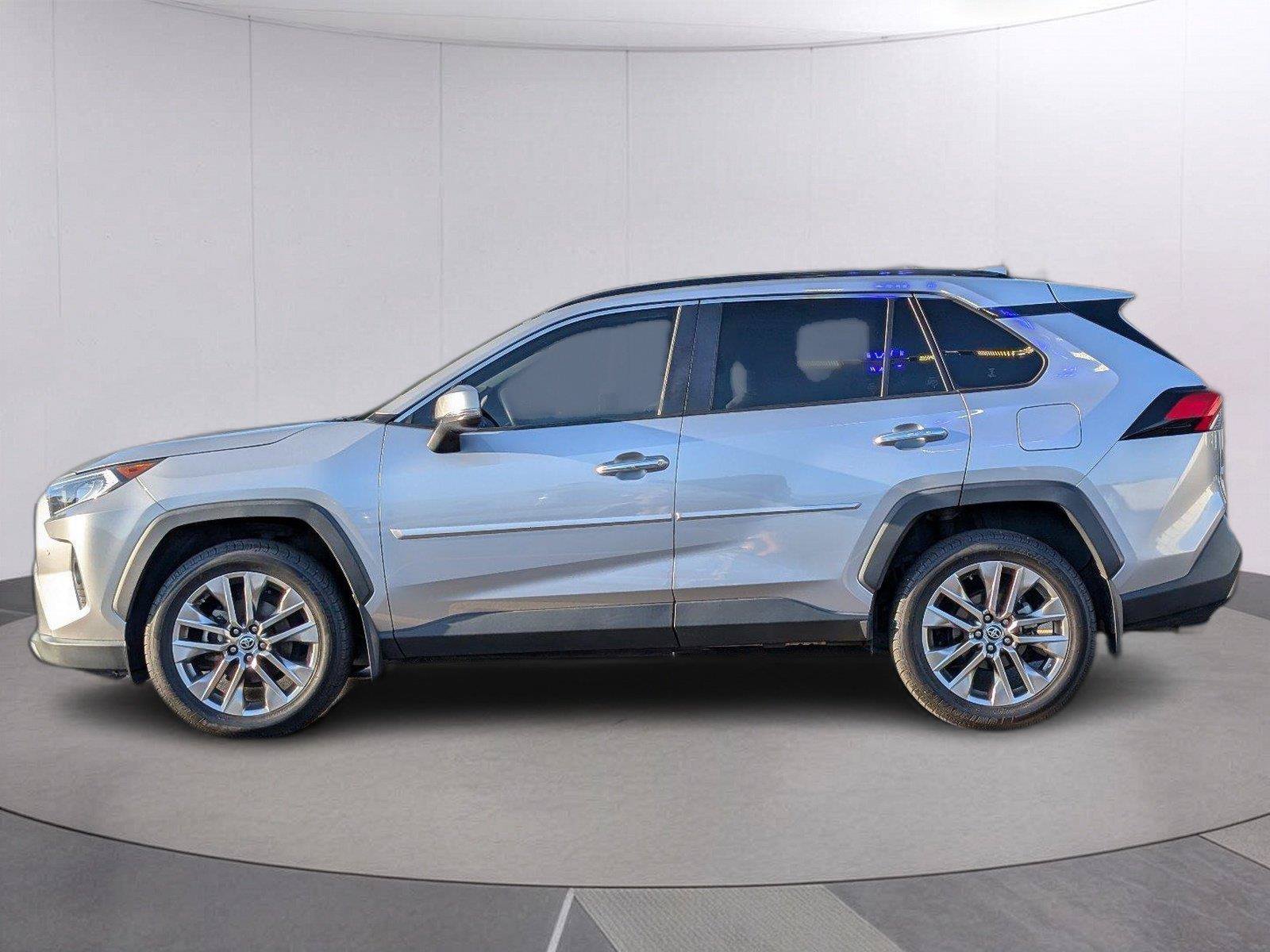 Used 2020 Toyota RAV4 Limited FWD image 2