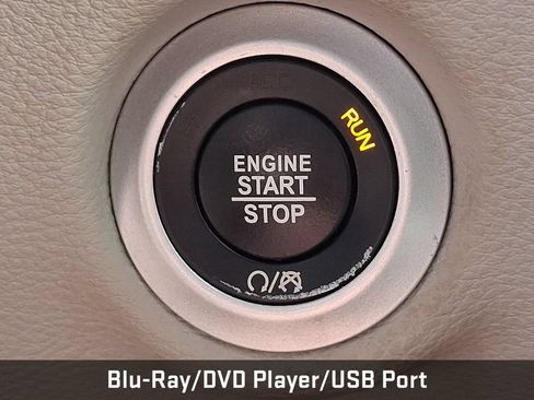 Used 2021 Chrysler Pacifica Limited w/ Uconnect Theater Family Group FWD image 29