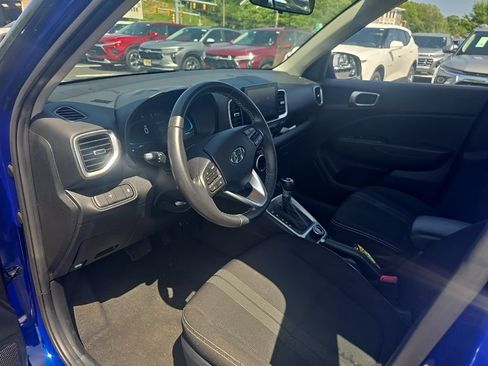 Used 2025 Hyundai Venue SEL FWD image 7