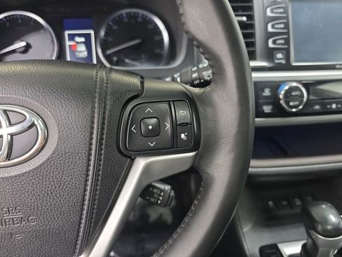 Used 2015 Toyota Highlander Limited image 18