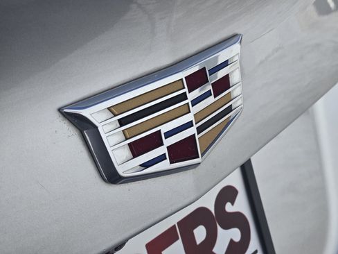 Used 2022 Cadillac XT4 Luxury w/ Cold Weather Package image 11