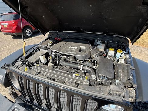 Used 2022 Jeep Wrangler Unlimited Rubicon w/ Cold Weather Group image 8