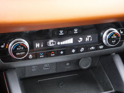 Used 2023 Mitsubishi Outlander SEL image 24