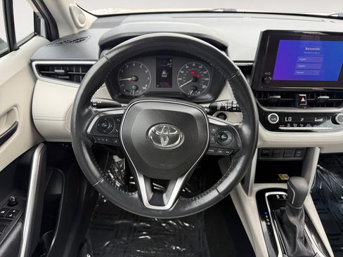 Used 2023 Toyota Corolla Cross LE w/ Moonroof Package AWD/4WD image 12