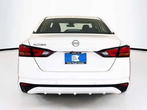 Used 2025 Nissan Altima 2.5 SV FWD image 6